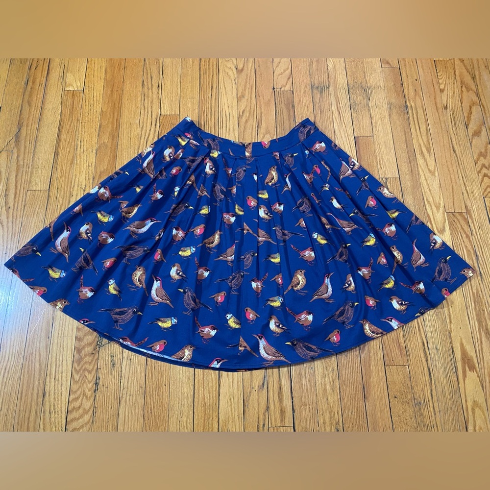 Pleated, bird-print skirt